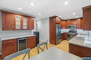 117 Sunset Key 117, Secaucus, NJ 07094 - Photo 6