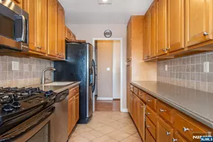 2000 Linwood Ave 14K, Fort Lee, NJ 07024 - Photo 12