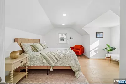 127 E Village Circle, Paramus, NJ 07652 - Photo 16