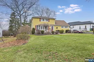 105 Circle Dr, Paramus, NJ 07652 - Photo 10