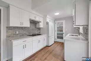 49 Pine Grove Rd, Berkeley Heights Township, NJ 07922 - Photo 2