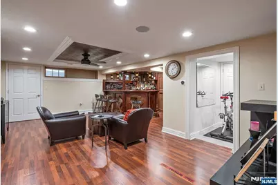 18 Vermont Drive, Paramus, NJ 07652 - Photo 32