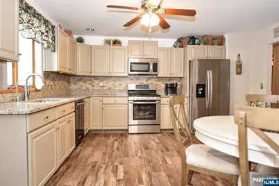 31 Smith Street, Waldwick, NJ 07463 - Photo 18