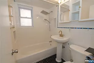 8 Leary Ln 4, Edgewater, NJ 07020 - Photo 16