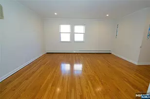 8 Leary Ln 4, Edgewater, NJ 07020 - Photo 4