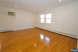 8 Leary Ln 4, Edgewater, NJ 07020 - Photo 2