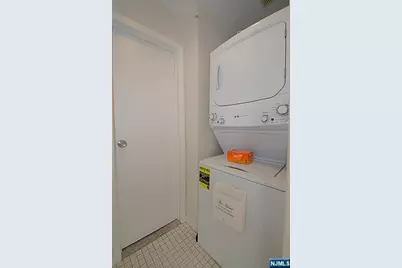 8 Leary Lane 4 #4, Edgewater, NJ 07020 - Photo 18