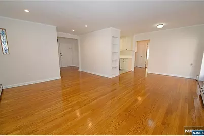 8 Leary Lane 4 #4, Edgewater, NJ 07020 - Photo 6