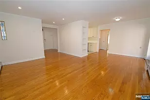 8 Leary Ln 4, Edgewater, NJ 07020 - Photo 6
