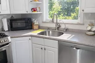 80 Caruth Ave, Elmwood Park, NJ 07407 - Photo 4