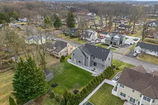 11 Laurel Pl, Fairfield, NJ 07004 - Photo 12