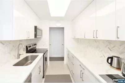 300 Winston Drive C0514 #C0514, Cliffside Park, NJ 07010 - Photo 4