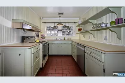 174 Hillcrest Drive, Wayne, NJ 07470 - Photo 8