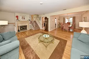 368 Elmwood Dr, Paramus, NJ 07652 - Photo 2