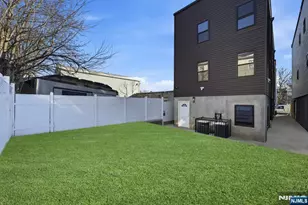 747 S 11th St, Newark, NJ 07103 - Photo 40