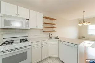 45 Royal Ave 36, Hawthorne, NJ 07506 - Photo 8