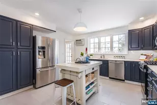 25 Melrose Pl, Montclair, NJ 07042 - Photo 14