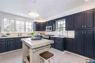 25 Melrose Pl, Montclair, NJ 07042 - Photo 16