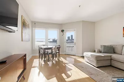 216 The Promenade, Edgewater, NJ 07020 - Photo 4