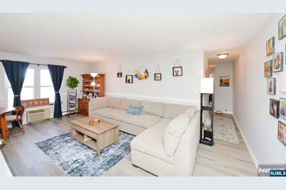 100 Pierson Miller E4 #E4, Pompton Lakes, NJ 07442 - Photo 2