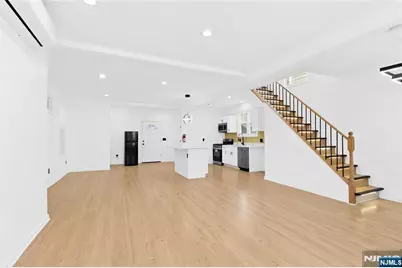 216 Renner Avenue, Newark, NJ 07112 - Photo 4