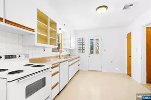 28 Glenwood Ave, Leonia, NJ 07605 - Photo 8