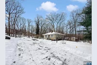 40 Pawnee Avenue, Oakland, NJ 07436 - Photo 1