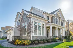 37 Spring Wolf Trl, Franklin Lakes, NJ 07417 - Photo 2