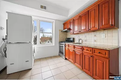 133 Maple Avenue 302 #302, East Orange, NJ 07017 - Photo 10