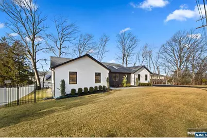 580 Nordhoff Drive, Leonia, NJ 07605 - Photo 4