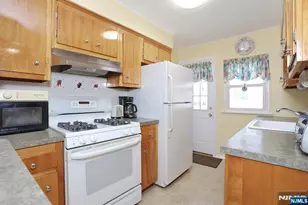 7 Overlook Dr, Dumont, NJ 07628 - Photo 8