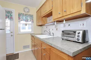 7 Overlook Dr, Dumont, NJ 07628 - Photo 10