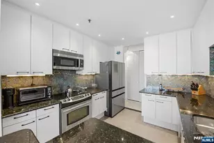 100 Carlyle Dr 6M-N, Cliffside Park, NJ 07010 - Photo 8