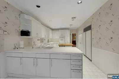 153 Ashley Place, Park Ridge, NJ 07656 - Photo 12