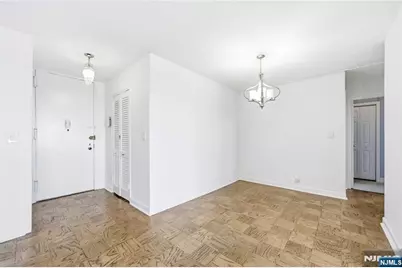 2077 Center Avenue 20F #20F, Fort Lee, NJ 07024 - Photo 8