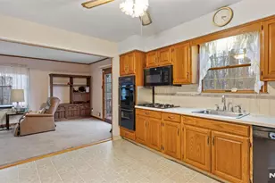 51 Black Oak Ln, Mahwah, NJ 07430 - Photo 4