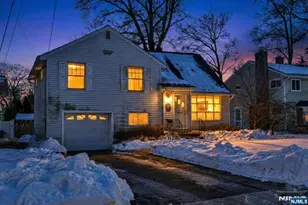 96 Grove St, Waldwick, NJ 07463 - Photo 2