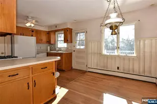 96 Grove St, Waldwick, NJ 07463 - Photo 8