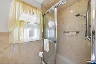 110 New York Avenue, Bergenfield, NJ 07621 - Photo 14