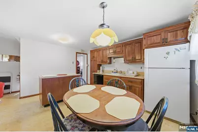 110 New York Avenue, Bergenfield, NJ 07621 - Photo 10