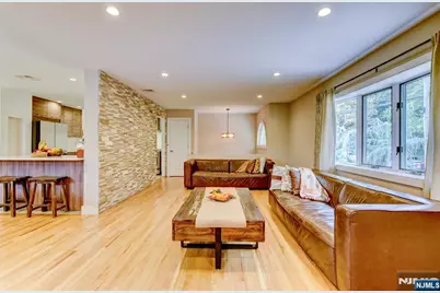 204 Gilbert Avenue, Elmwood Park, NJ 07407 - Photo 10