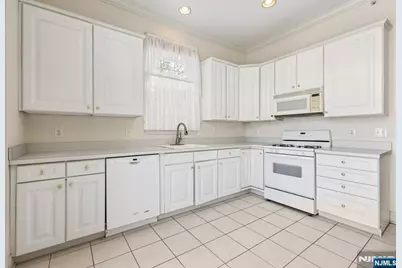 109 Four Seasons Drive 109 #109, Wayne, NJ 07470 - Photo 12