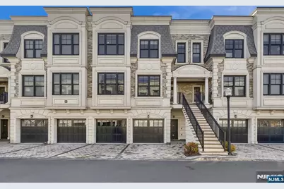 44 Marquis Court 44 #44, Edgewater, NJ 07020 - Photo 2