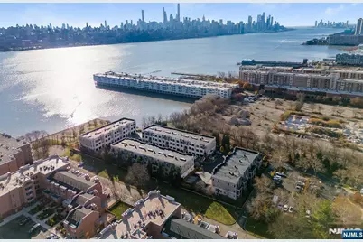 44 Marquis Court 44 #44, Edgewater, NJ 07020 - Photo 28