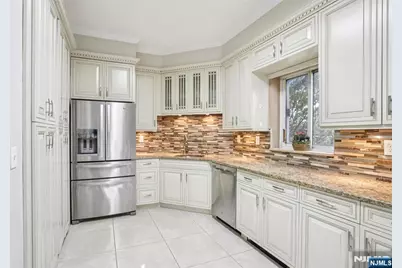 1077 River Road Th5 #TH5, Edgewater, NJ 07020 - Photo 10