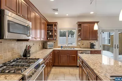682 Greeley Avenue A #A, Fairview, NJ 07022 - Photo 10