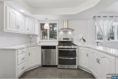 16 Homestead Road, Elmwood Park, NJ 07407 - Photo 4