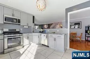 226 Matthews Drive, Newark, NJ 07103 - Photo 8