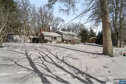 6 Browning Court, Roseland, NJ 07068 - Photo 2