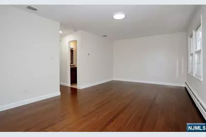 8 Crestwood Mews, Allendale, NJ 07401 - Photo 14